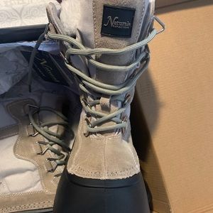 Women’s boots size 8